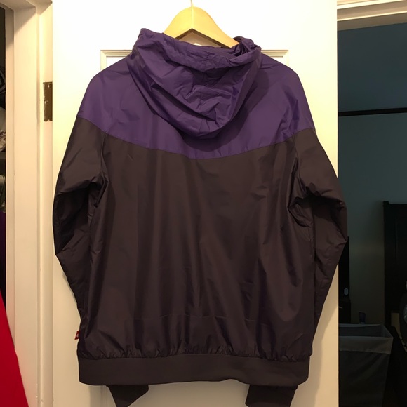 Nike women’s two-tone color block windbreaker! - Picture 5 of 5